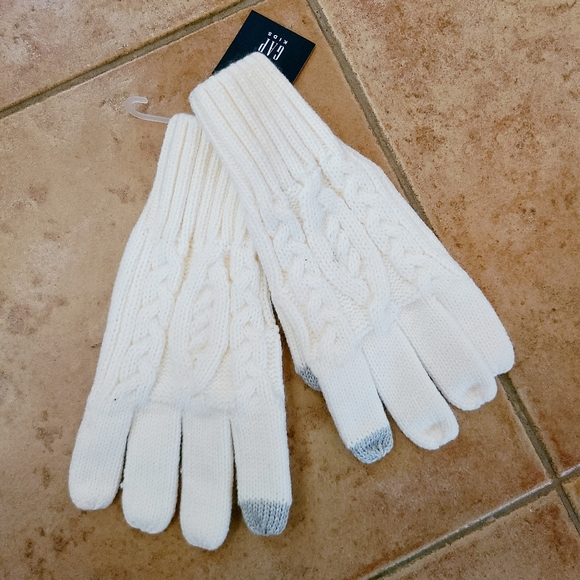 👀50% OFF - NWT‼️ Girl's GAP brand Tech Cable Knit Mittens - Picture 12 of 13